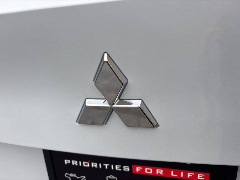 2026 Mitsubishi Outlander ES