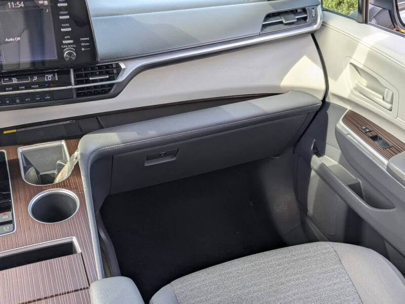 2021 Toyota Sienna LE 8-Passenger