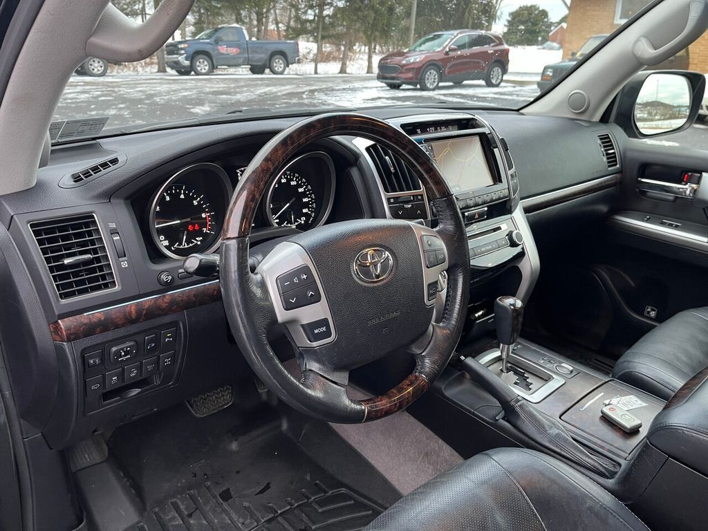 2015 Toyota Land Cruiser 23