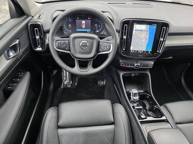 2024 Volvo XC40 B5 Plus Dark Theme