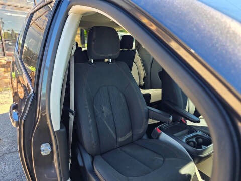 2017 Chrysler Pacifica Touring-L
