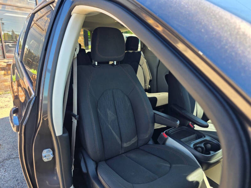 2017 Chrysler Pacifica Touring-L