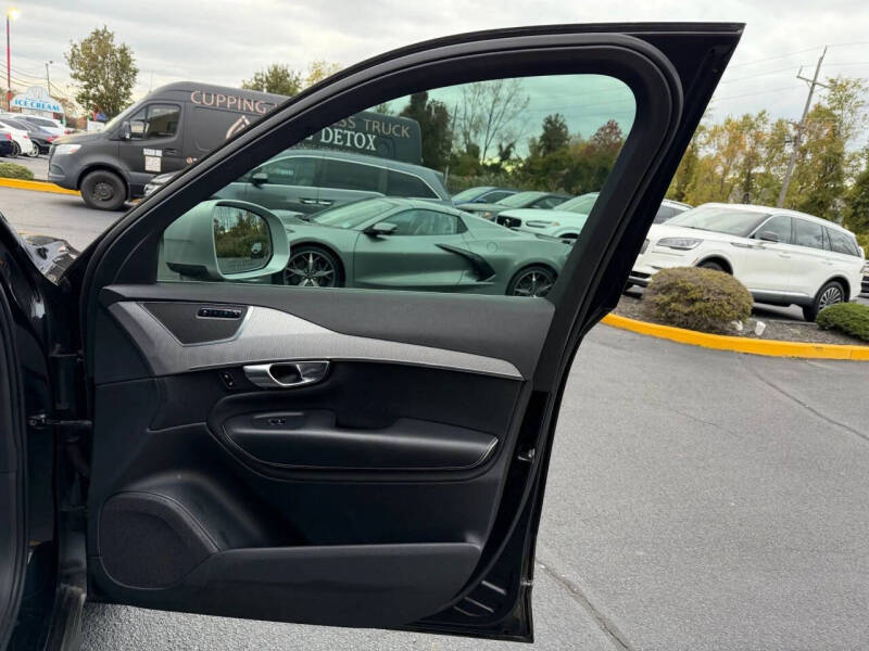 2017 Volvo XC90 T6 R-Design