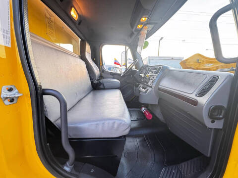 2018 Freightliner M2 106