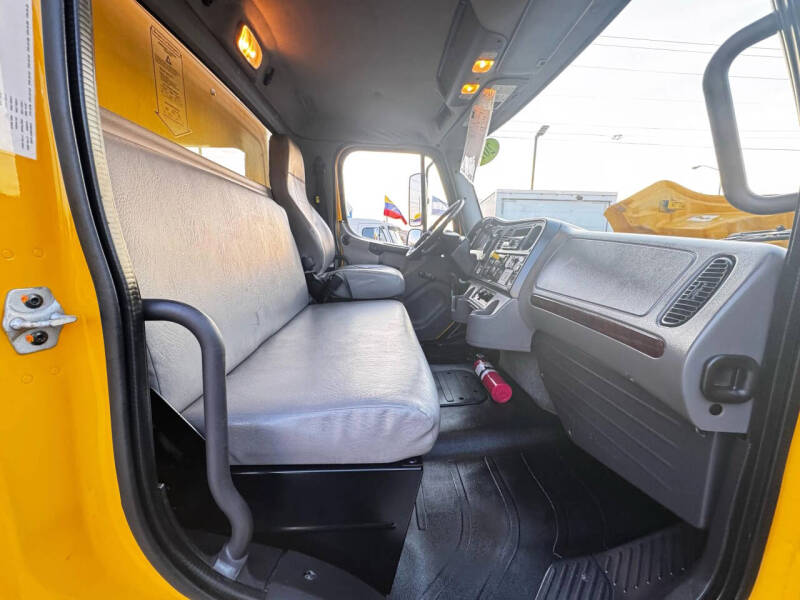 2018 Freightliner M2 106