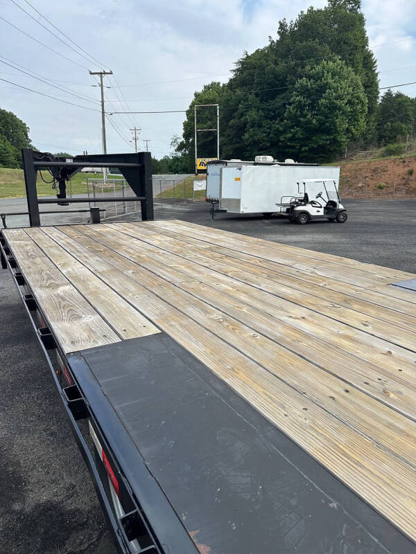 2023 Quality 24' Gooseneck