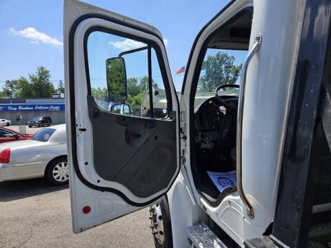 2020 Freightliner M2 106