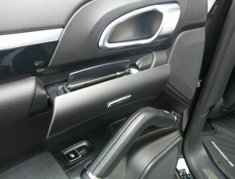 2017 Porsche Cayenne Platinum Edition