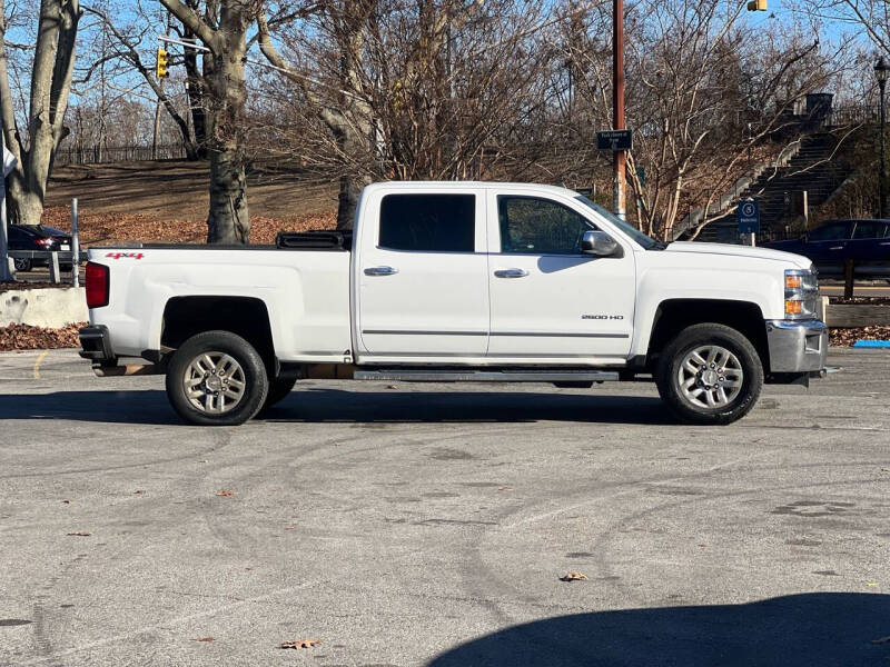 2016 Chevrolet Silverado 2500HD LTZ photo 9