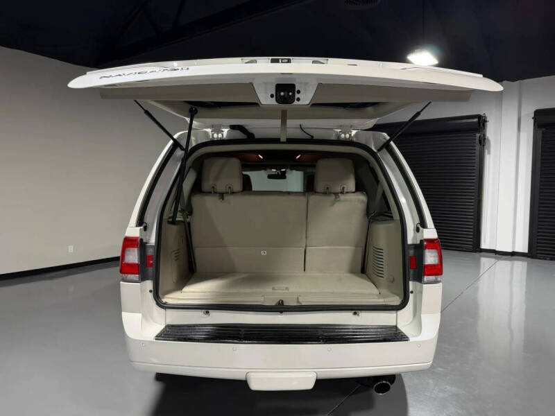 2017 Lincoln Navigator Select