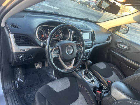 2015 Jeep Cherokee Sport