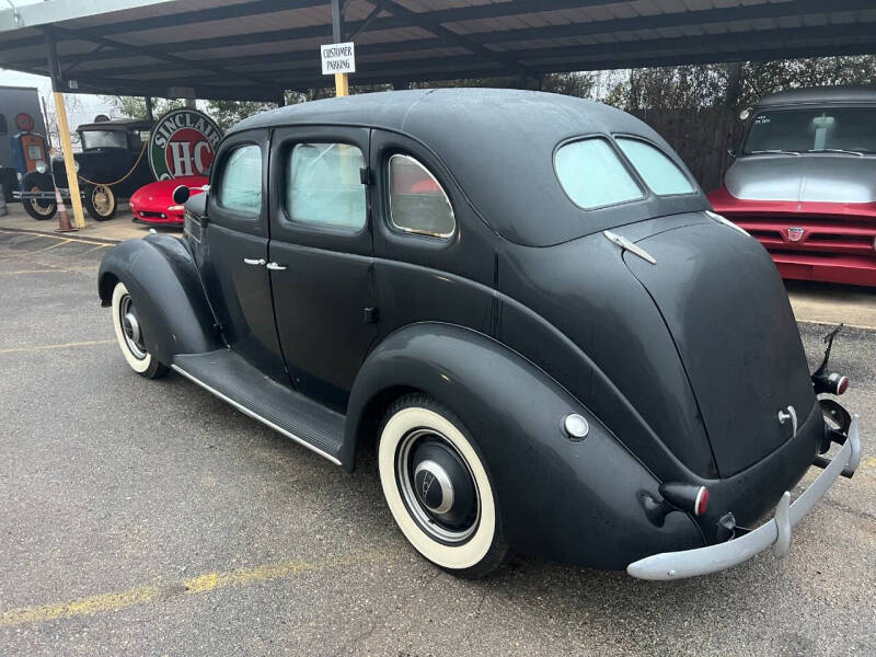 1937 Ford Deluxe