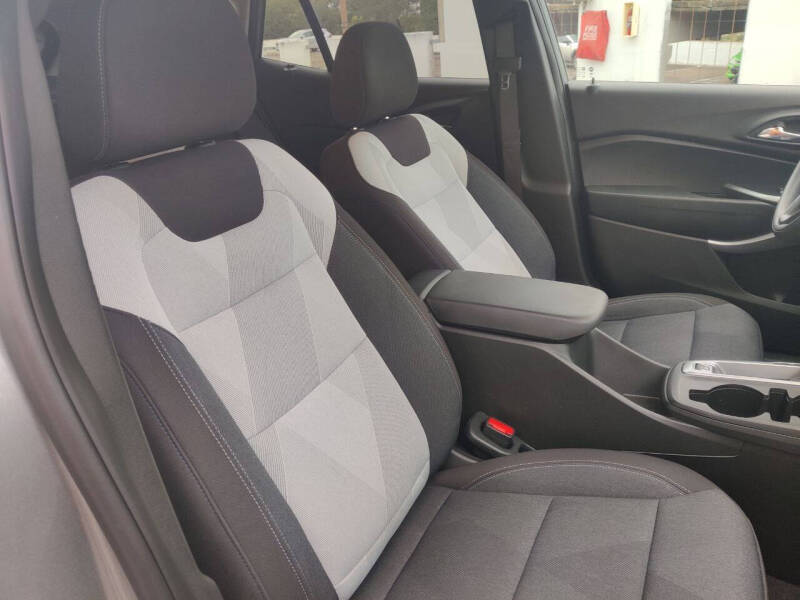 2025 Chevrolet Trax LS