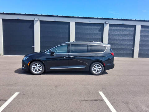 2017 Chrysler Pacifica Touring-L Plus