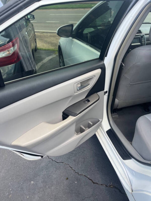 2016 Toyota Camry LE