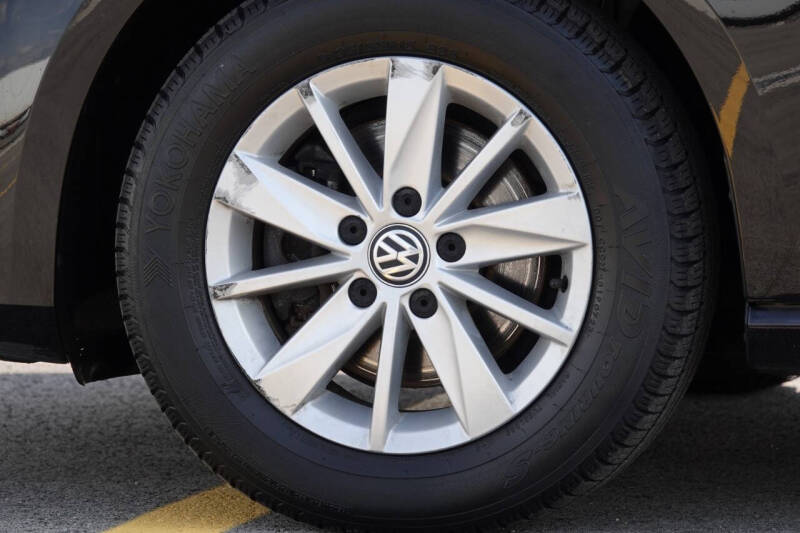 2016 Volkswagen Golf TSI S