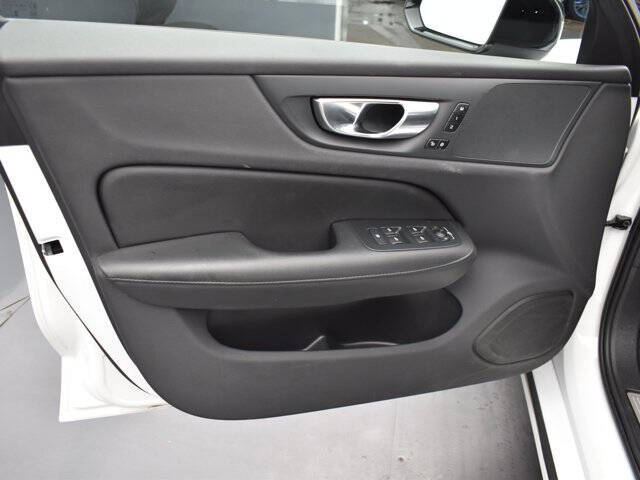 2024 Volvo S60 B5 Core Dark Theme