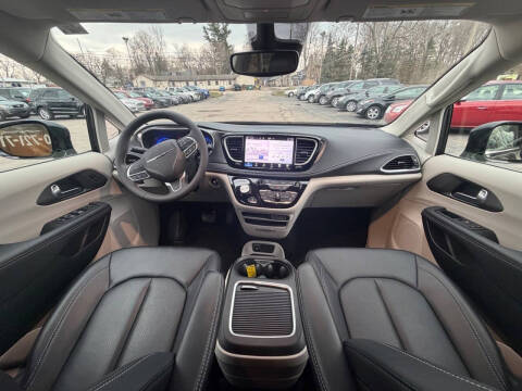 2024 Chrysler Pacifica Touring L