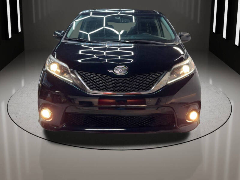 2016 Toyota Sienna SE 8-Passenger