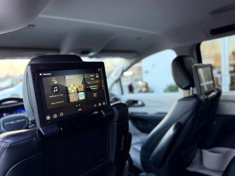 2017 Chrysler Pacifica Touring-L Plus