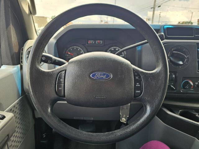 2011 Ford E-Series E-350 SD XLT