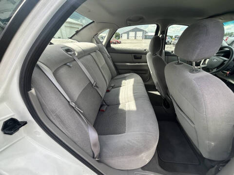 2004 Ford Taurus SE