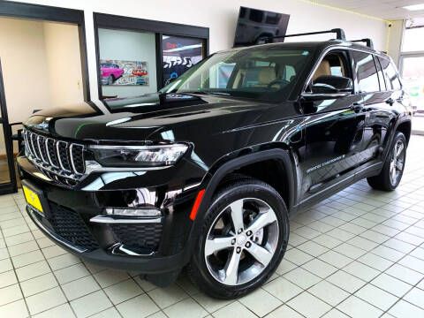 2022 Jeep Grand Cherokee for sale at SAINT CHARLES MOTORCARS in Saint Charles IL