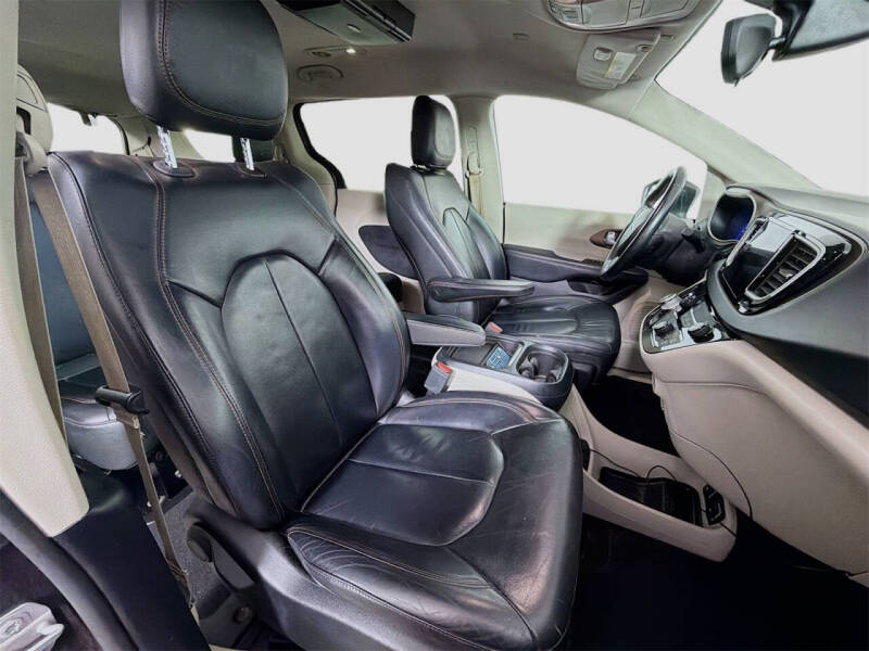 2017 Chrysler Pacifica Touring-L