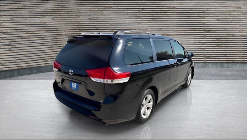 2011 Toyota Sienna LE 8-Passenger