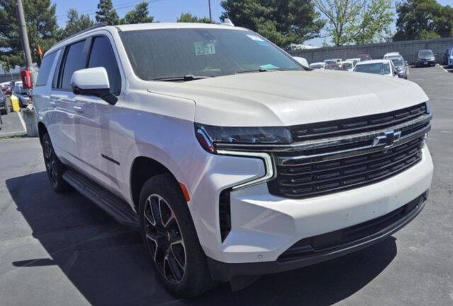 Used 2021 Chevrolet Suburban RST with VIN 1GNSKEKDXMR157995 for sale in Bloomington, IL