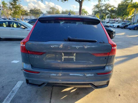 2024 Volvo XC60 B5 Core Dark Theme