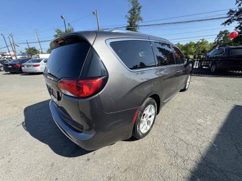 2017 Chrysler Pacifica Touring-L Plus