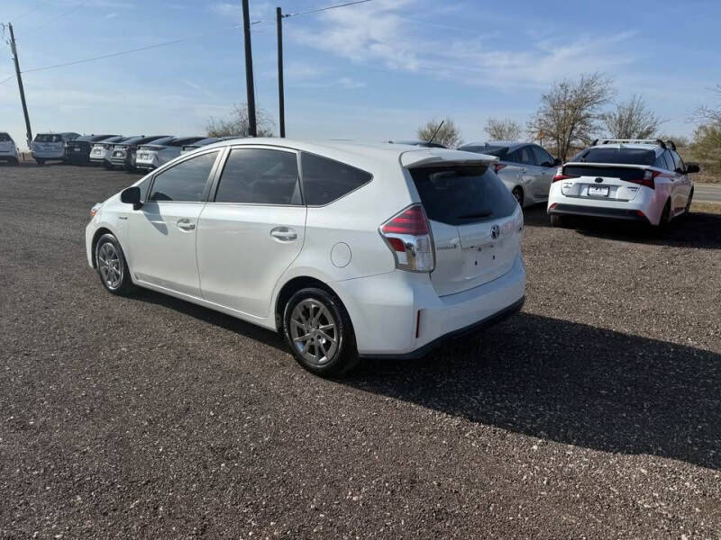 2017 Toyota Prius v Three