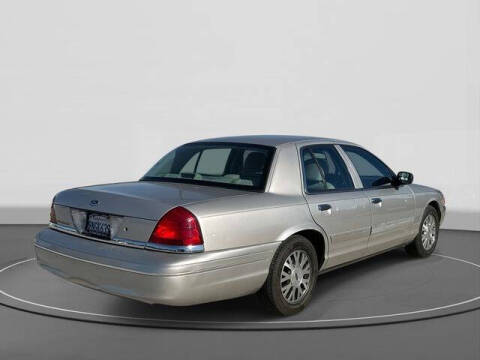 2004 Ford Crown Victoria LX