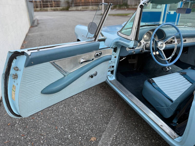 1957 Ford Thunderbird