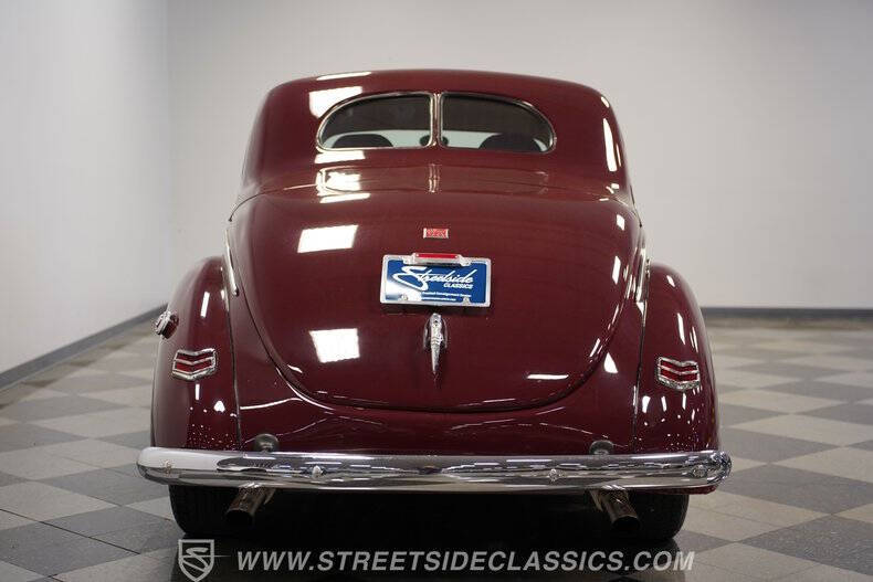 1940 Ford Deluxe