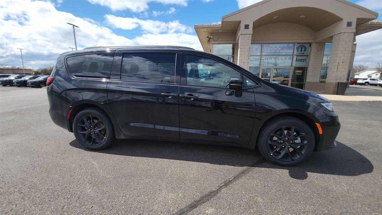 2024 Chrysler Pacifica for sale at Victoria Auto Sales in Victoria, MN