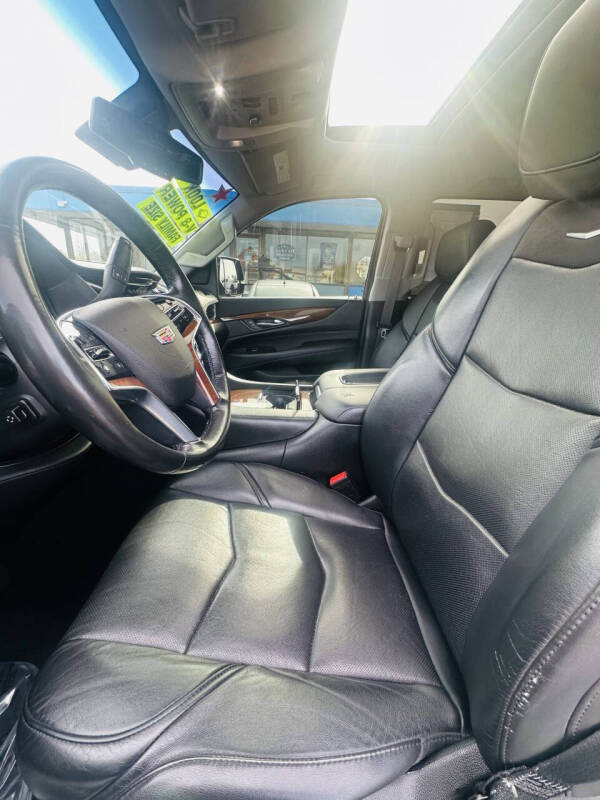 2016 Cadillac Escalade Luxury Collection