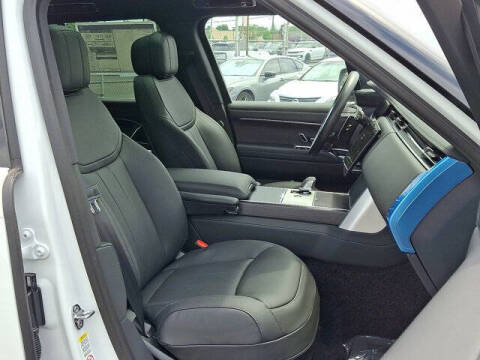 2025 Land Rover Range Rover P550e SE