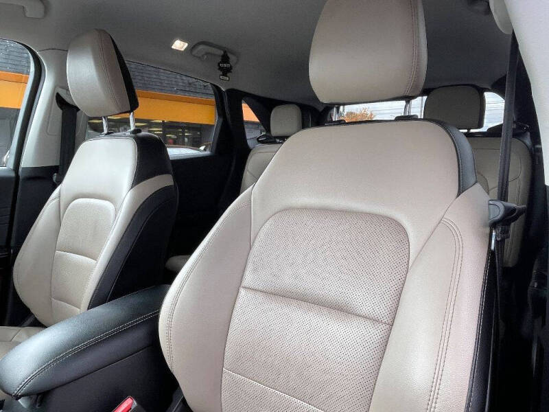 2022 Ford Escape Hybrid SEL