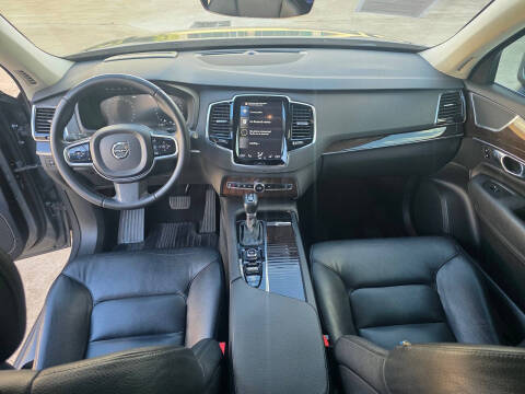 2016 Volvo XC90 T6 Momentum