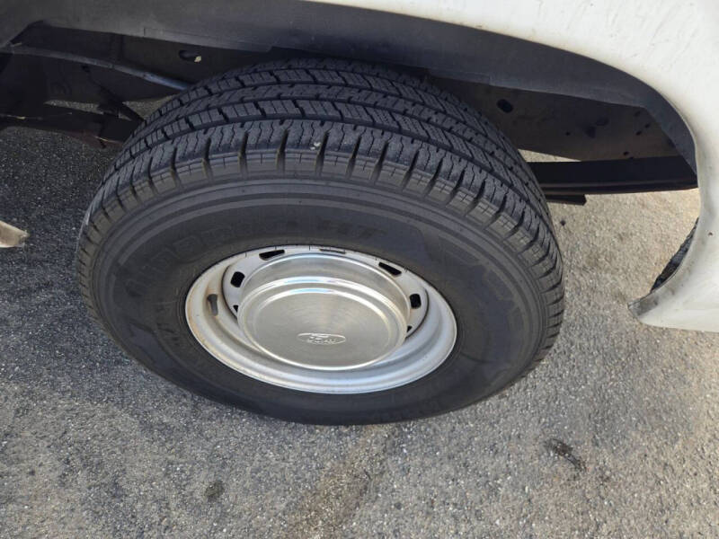 2003 Ford E-Series E-150 Base