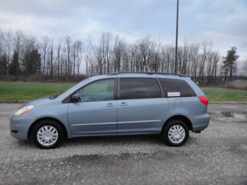 2010 Toyota Sienna LE 7-Passenger