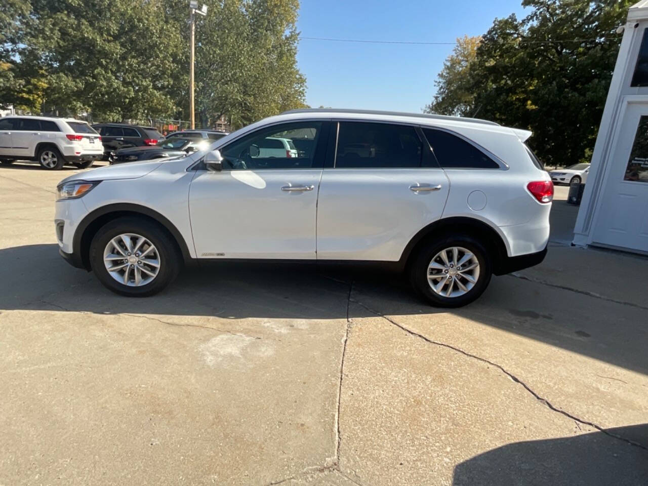 2016 Kia Sorento for sale at Auto Connection in Waterloo, IA