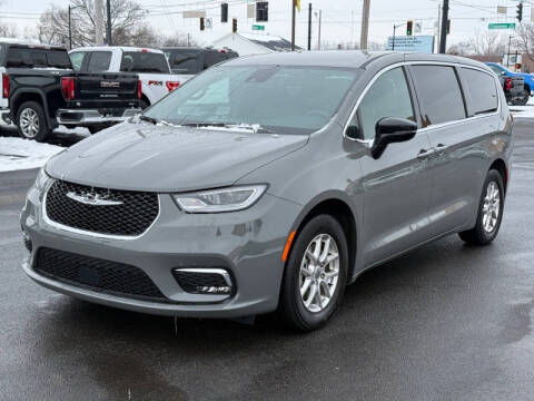 2025 Chrysler Pacifica Select