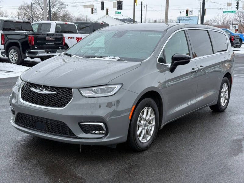 2025 Chrysler Pacifica Select