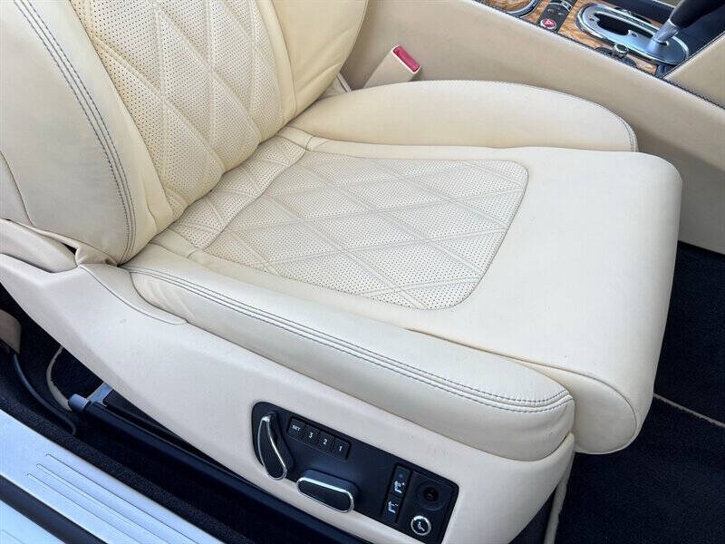 2015 Bentley Continental 24