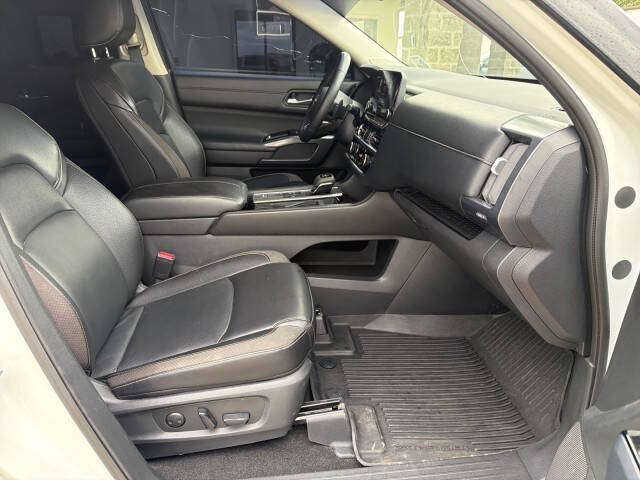 2024 Nissan Pathfinder SL