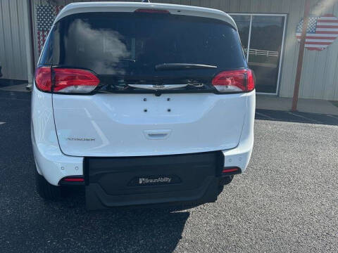 2025 Chrysler Voyager LX