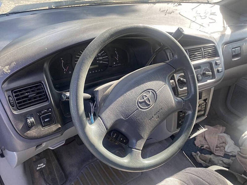 1999 Toyota Sienna CE